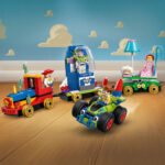 LEGO® Disney 43264 Voz za proslavu i RC automobil iz Priče o igračkama